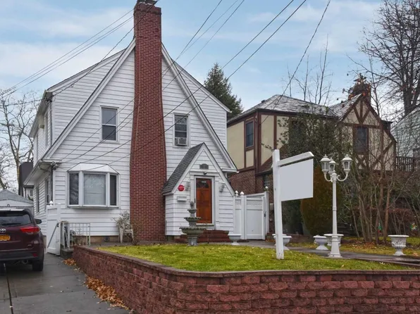 33-56 Utopia Parkway, Flushing, NY 11358