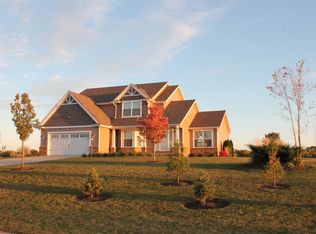 7 Fieldcrest Dr, Monticello, IL 61856