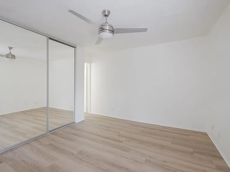 404 E Park Ave #12 — Photo 13