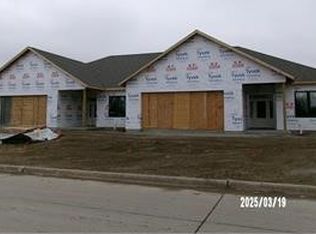 700 Big Rock Park Rd, Pella, IA 50219