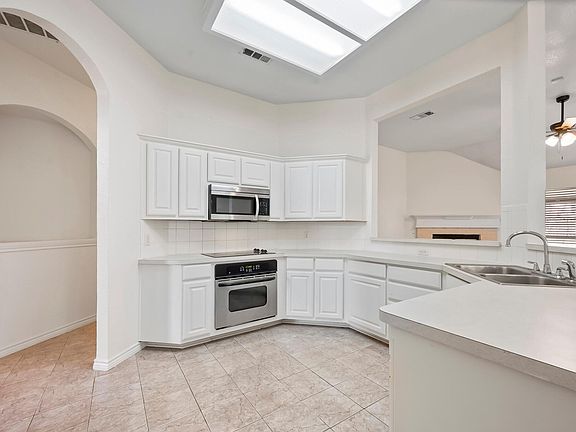4th image of 4559 Summerbrook Cir