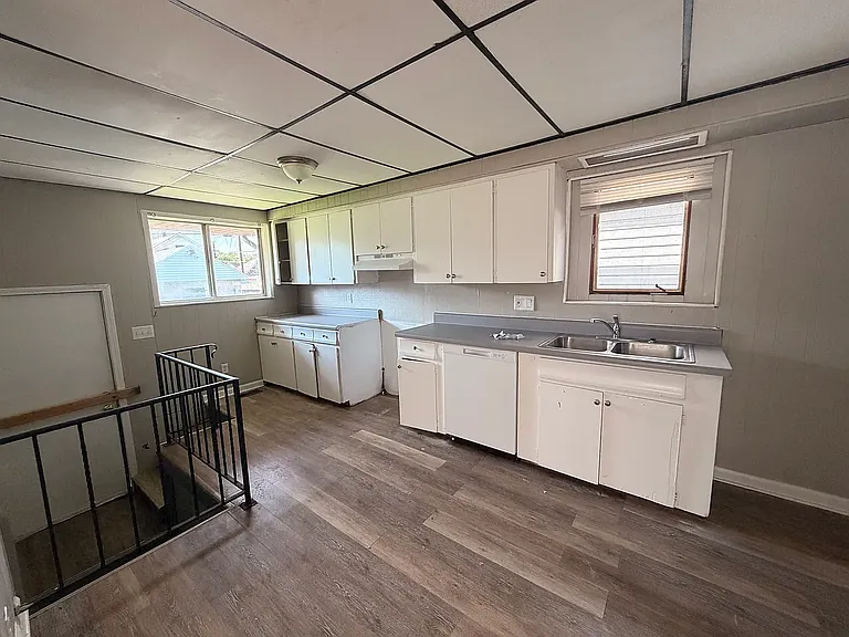2351 Valentine St — Photo 3