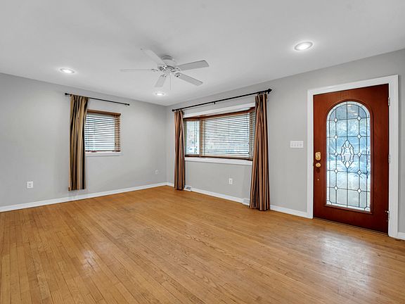 5th image of 8065 Woodholme Cir