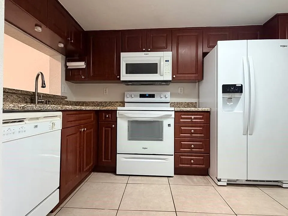 Fairway Greens Condo Home — Photo 4