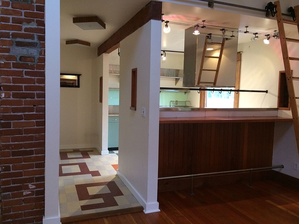 hallway between front door, kitchen and living room with built in bar