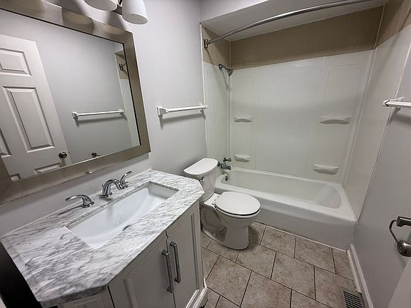4th image of 4982 Tippecanoe Dr #5000