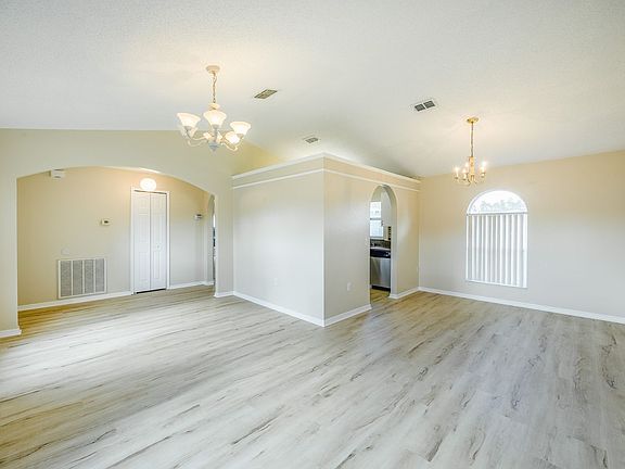 3rd image of 709 Vichy Ln