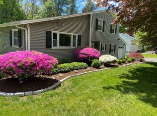 8 Winterset Dr, Norwalk, CT 06851