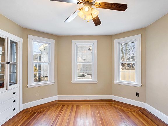 4th image of 42-44 N Payne St #42