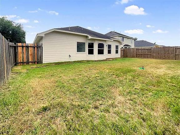 4th image of 19641 Cozy Cabbin Dr