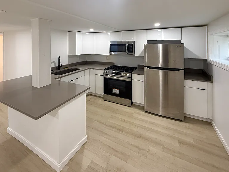 39 Schofield St #B — Photo 2