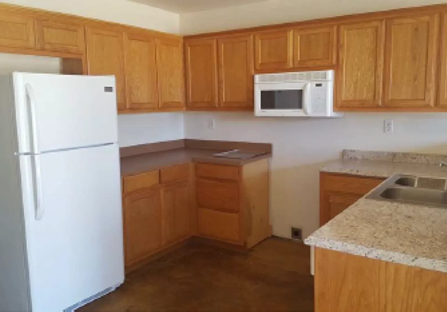 Kingsland Apartments On Dilley Street — Photo 3
