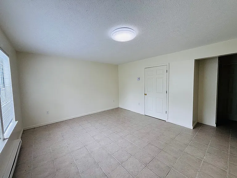 345 Wakeman Ct — Photo 6