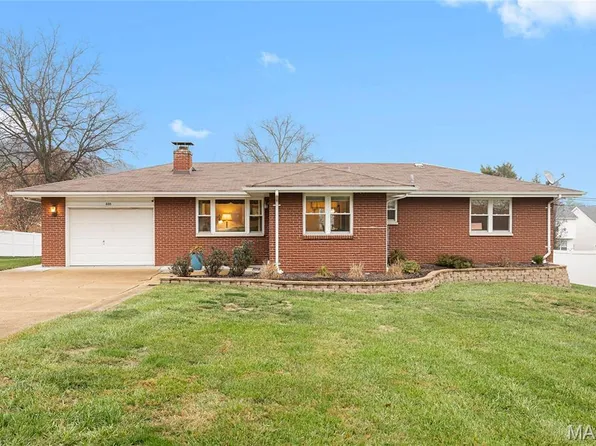 330 Fenton View Dr, Fenton, MO 63026