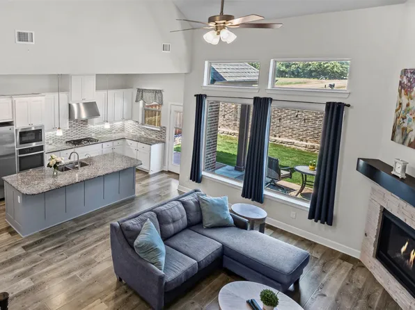 2617 High Bluff Dr, Mansfield, TX 76063