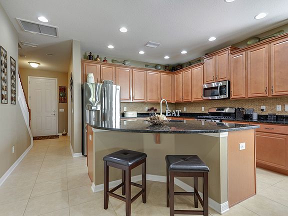 Large Pie Shaped Island