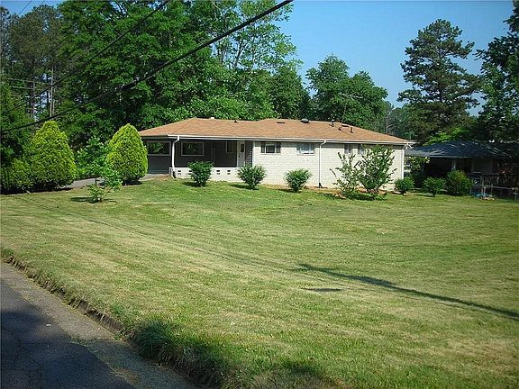 2nd image of 3052 Bryant Ln