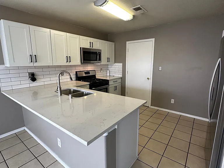 660 Vista Lejos Ln SW — Photo 3