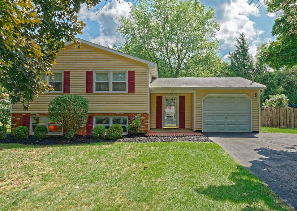 1st image of 4 Greenridge Dr
