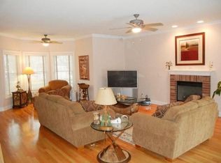 951-9 S Lake Shore Dr, Lake Geneva, WI 53147