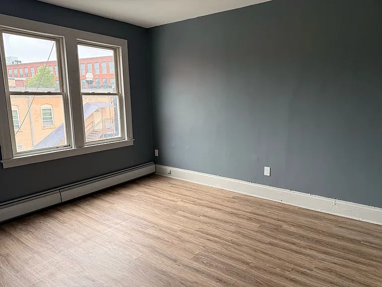 353 Capitol Ave — Photo 7