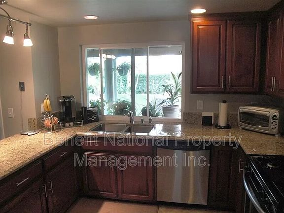 5th image of 2120 Camino Dr