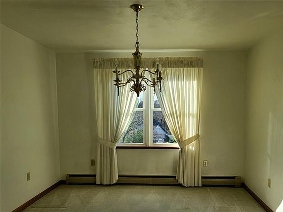 5th image of 160 Charles Dr