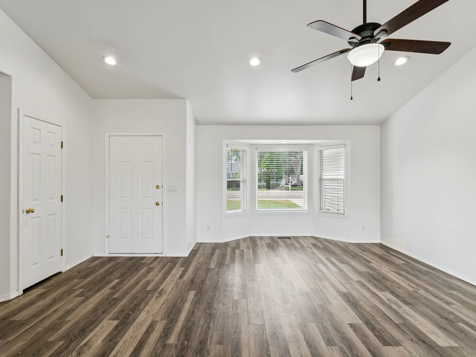 3 bed, 1434 sqft, $2,200 — Photo 2