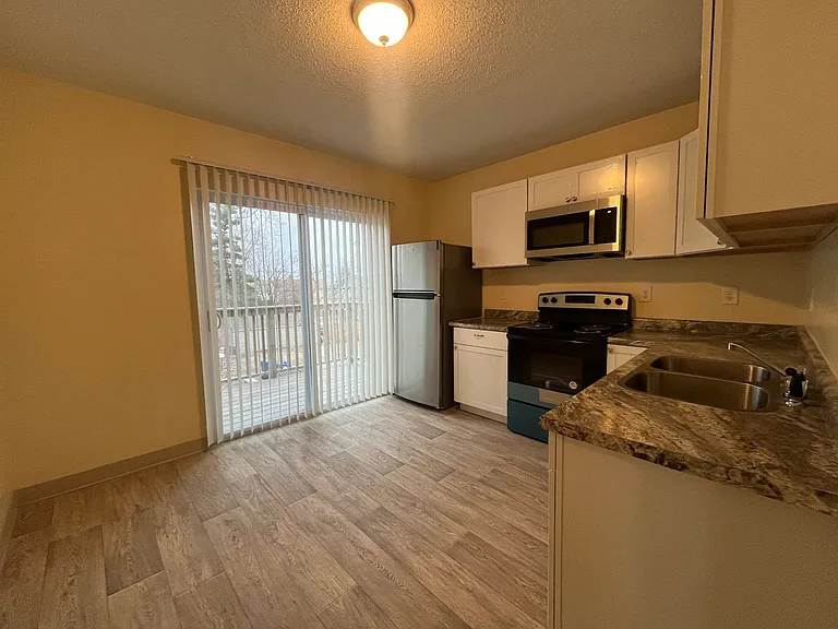 595 Park Street — Photo 3