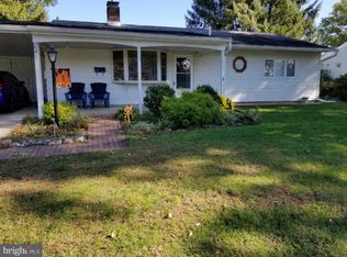 241 Thornridge Dr, Levittown, PA 19054