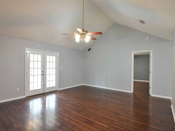 3rd image of 113 Long Pine Dr