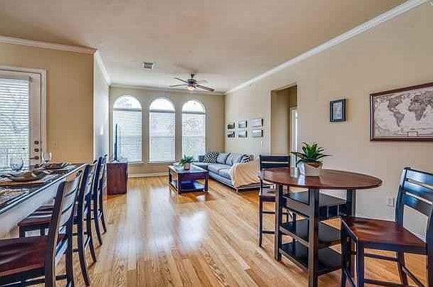 1st image of 800 E 15th St #1401