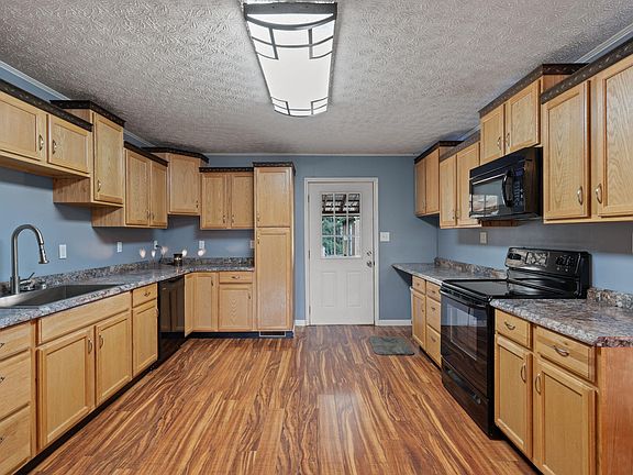 3rd image of 154 Potter Place Rd NW