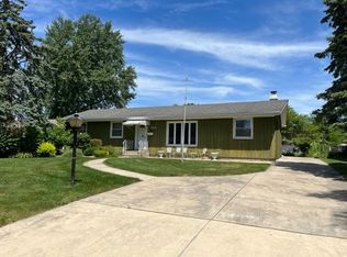 295 Tomahawk Ct, Carol Stream, IL 60188