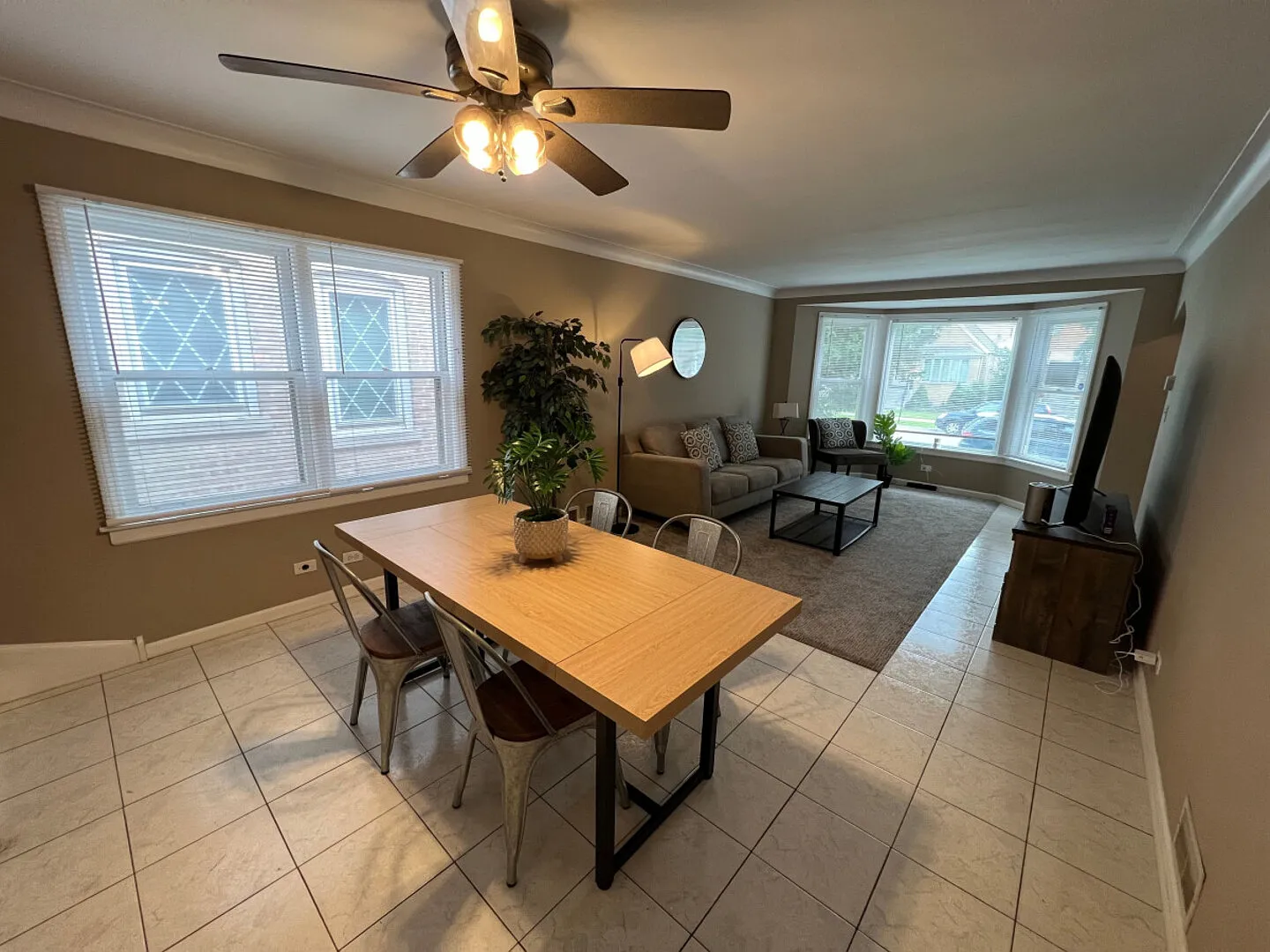 4BR Cozy Home in Chicago — Photo 3