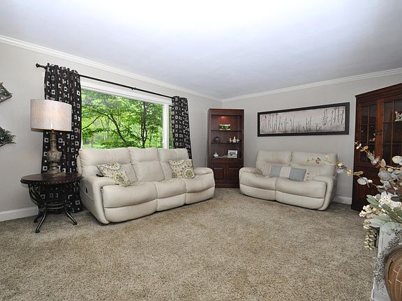 3rd image of 211 Anita Dr
