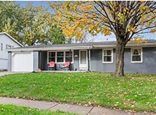 382 Crandall Dr NE, Cedar Rapids, IA 52402