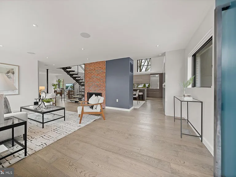 3004 N Underwood St — Photo 11