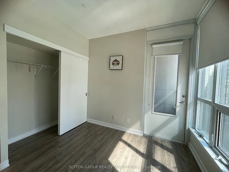 126 Simcoe St #1208 — Photo 14