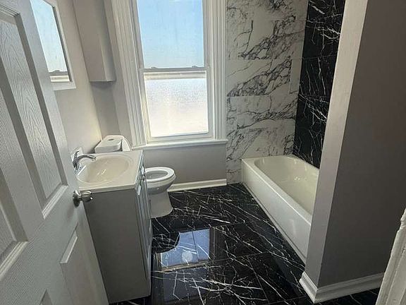 5th image of 47 Roseville Ave #3