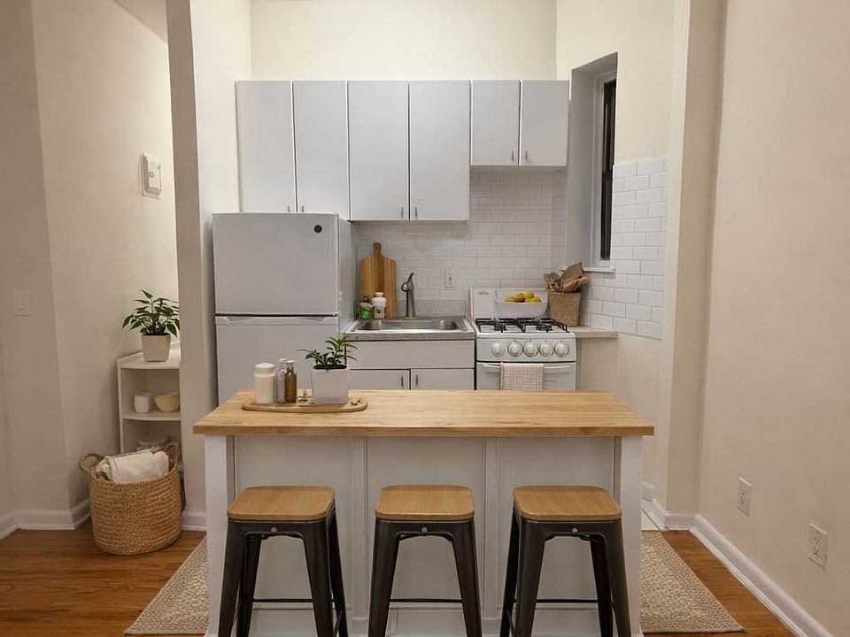 2nd image of 410 E 74th St APT 3B