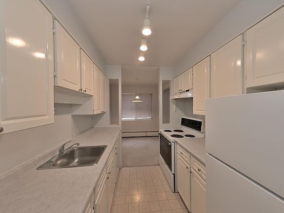 5th image of 11420 40th Ave NW #303