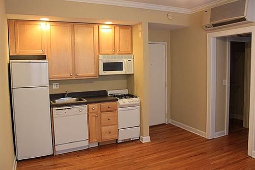 2nd image of 1217 W Diversey Pkwy APT 208
