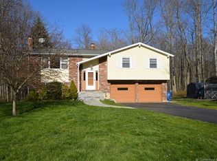 28 Victoria Dr, Colchester, CT 06415