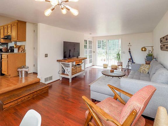 5th image of 10314 Woodlawn Dr