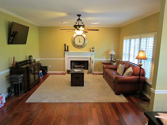 Open to kitchen great space