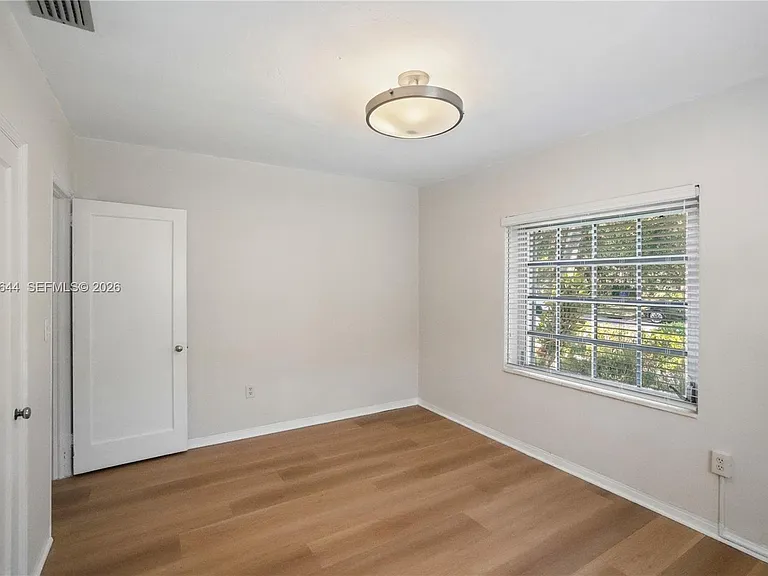 2460 SW 24th St — Photo 19
