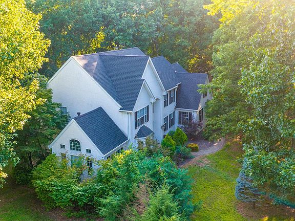 4th image of 2 Greenbriar Rd
