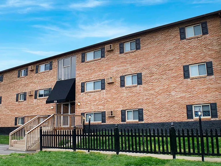 Crown Station Apartments — Photo 8