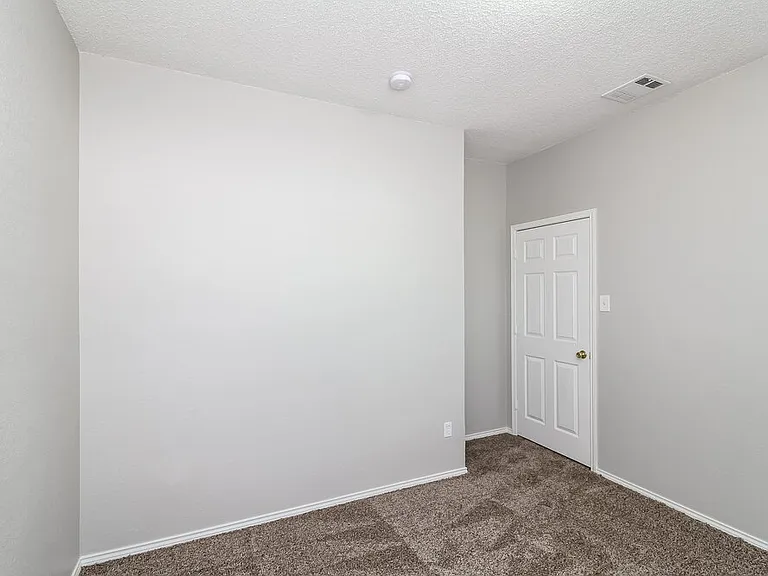 816 Parker Dr — Photo 12